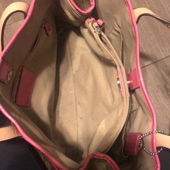 Coach Logo Bag with Pink Trim - Picture 4 of 7
